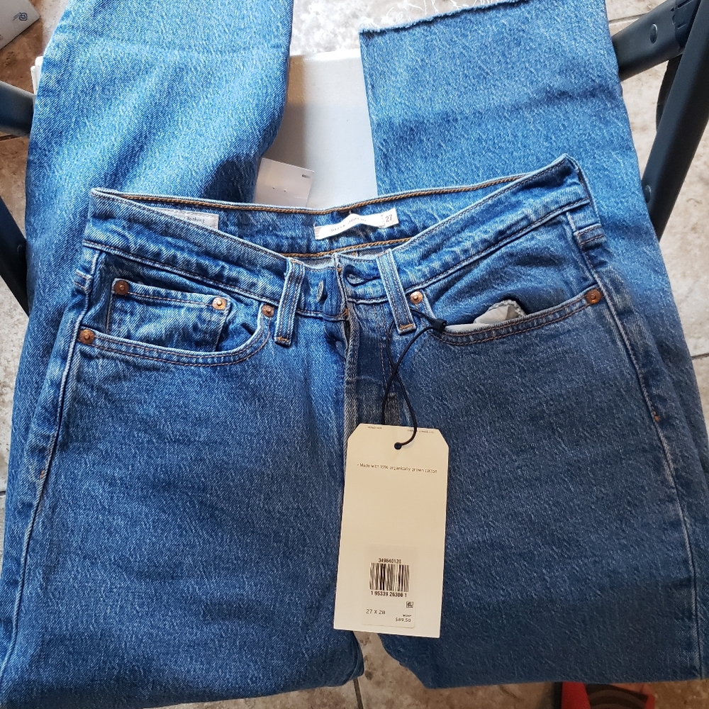 Levi's wedgie straight size 27